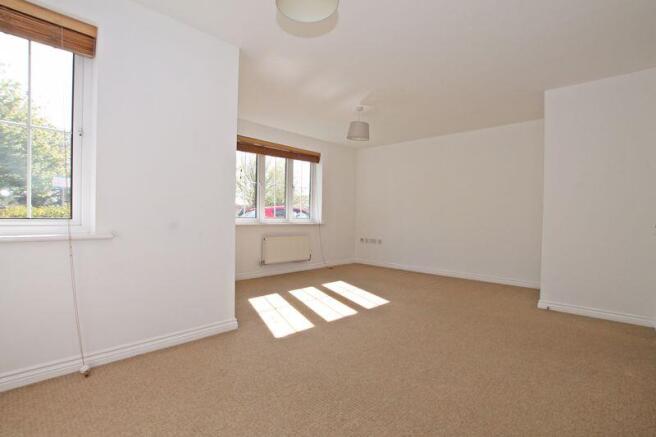 Lounge/Dining Room (2)