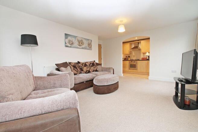 Lounge/Dining Room (2)