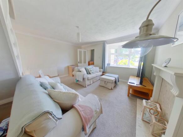 Living Room3.jpg