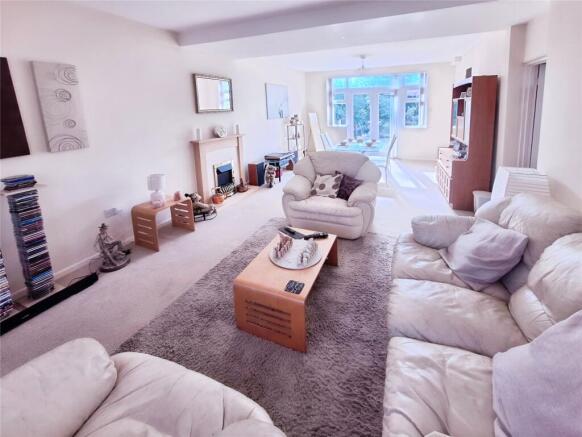 Lounge/Dining Room