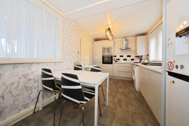 Kitchen/ Dining