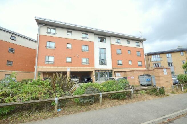 2 Bedroom Flat For Sale In West Cotton Close Southbridge Northampton Nn4