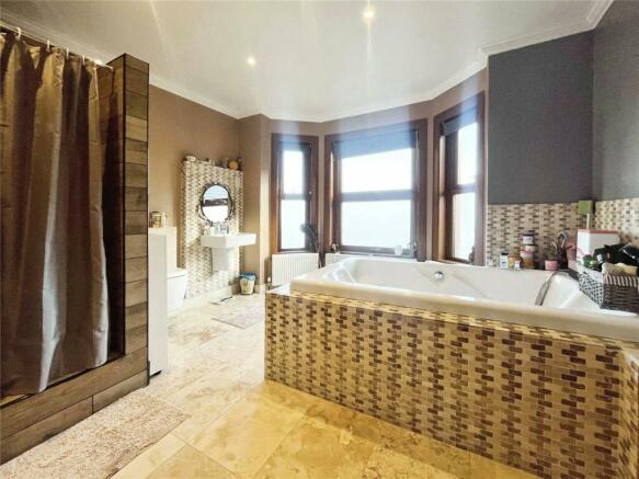 En-Suite Bath/Shower