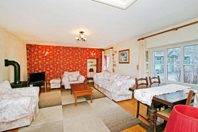 Lounge/Dining Room