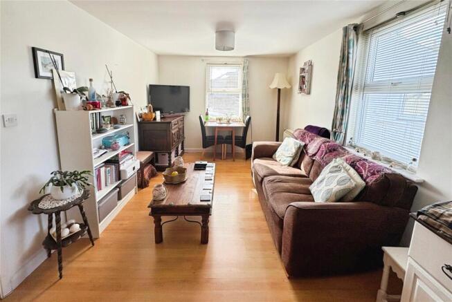 Lounge/Dining Area