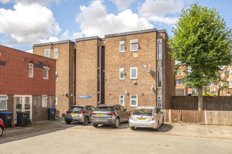 Farnham Gardens, London, SW20