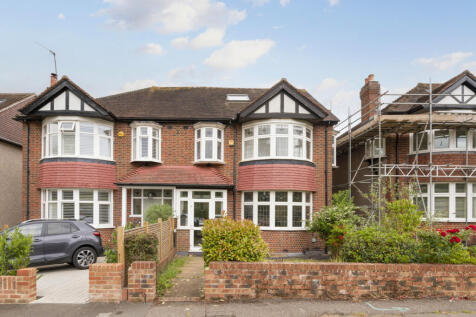 Parkway, Raynes Park, SW20