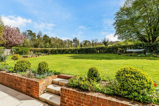 6-Cunliffe-Close-garden field.png