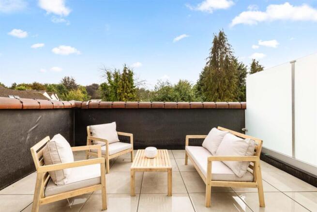 7 McLaren Court, 1 Cobham Road, KT22  9AU-38.jpg