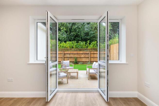 2 McLaren Court, 1 Cobham Road, KT22  9AU-24.jpg