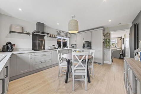 Raleigh Close, Rothwell, NN14