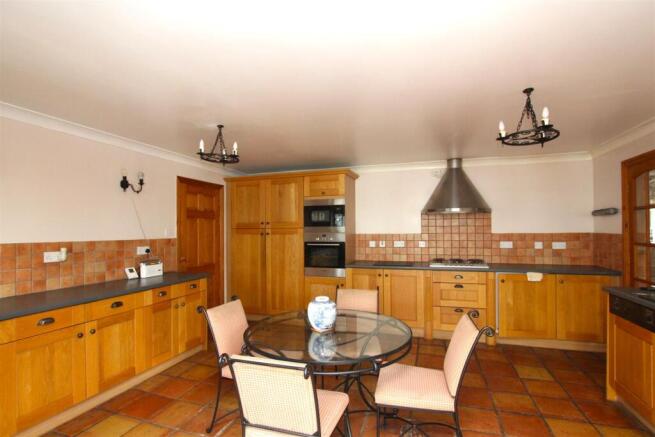 Kitchen - c.JPG