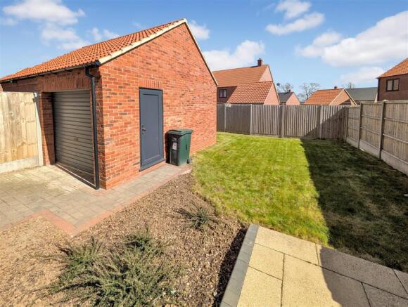 52 Daisy Way - 3.jpg