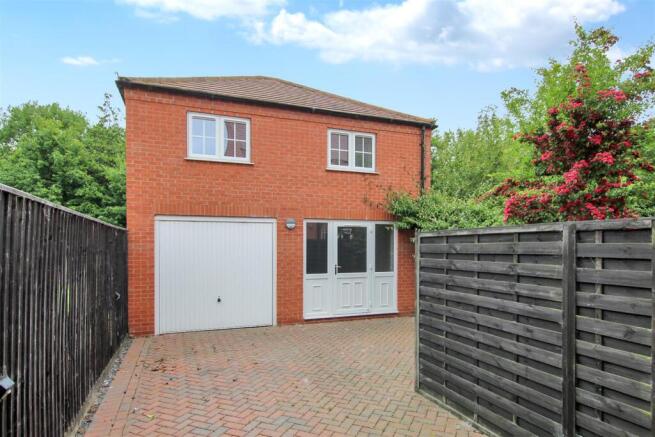 Annexe and Garage - b.JPG