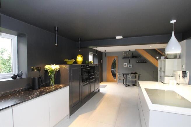 Kitchen - d.JPG
