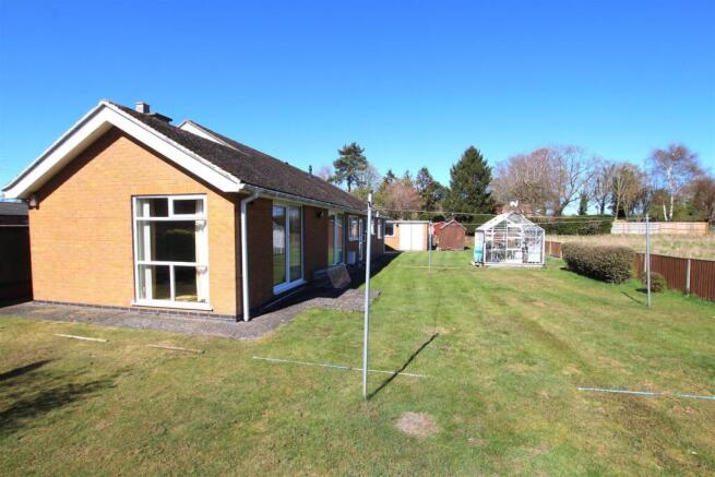 Side Elevation & Rear Garden.JPG