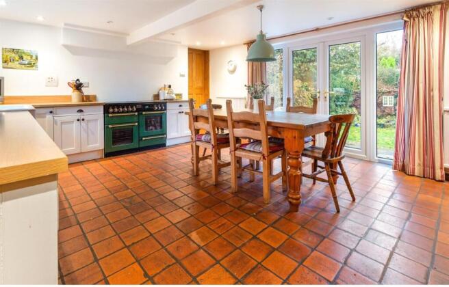 Kitchen - V - 9155.jpg