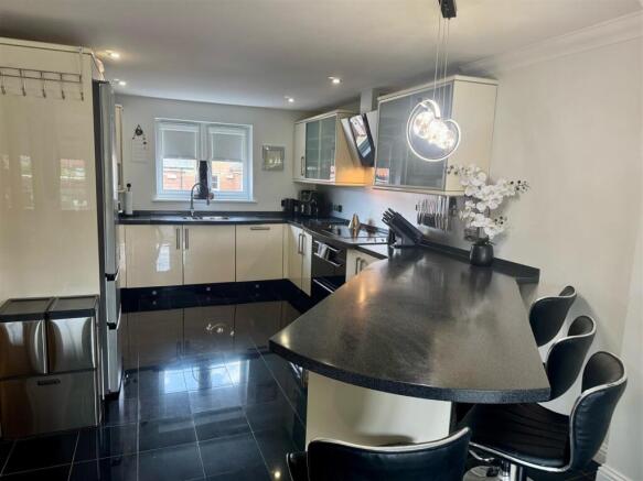 kitchen 9 Marina Walk.jpg