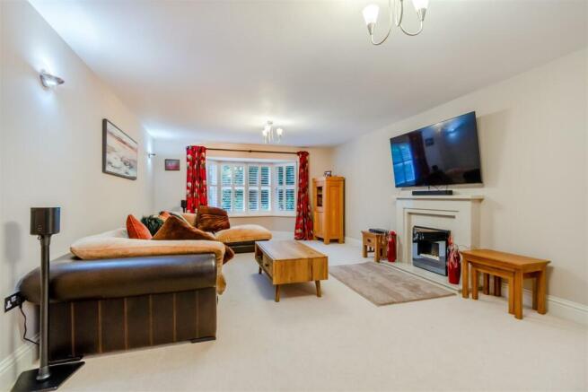 8617454-interior40.jpg