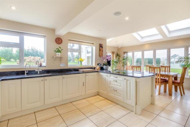 8632539-interior41.jpg