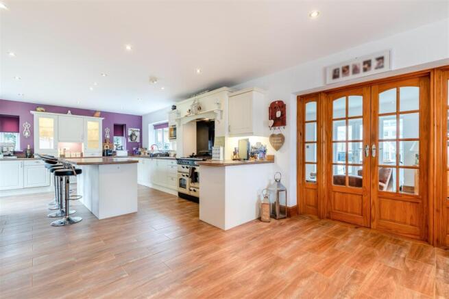 8633330-interior46v2.jpg