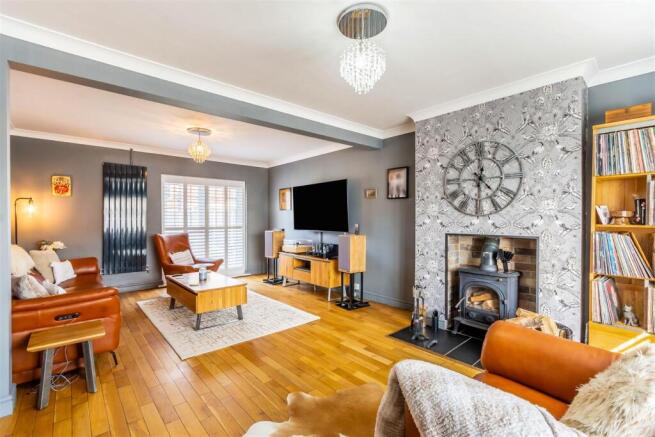 8639118-interior01v2.jpg