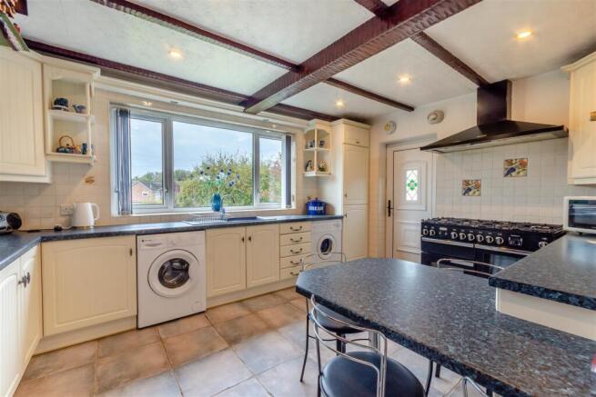 8625108-interior01.jpg