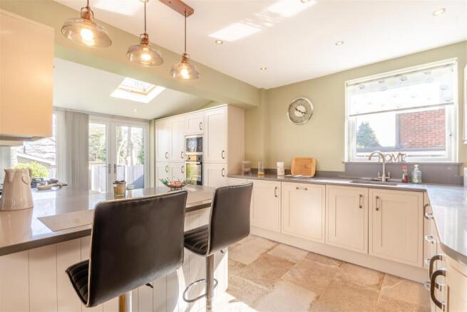 8638896-interior13v2.jpg