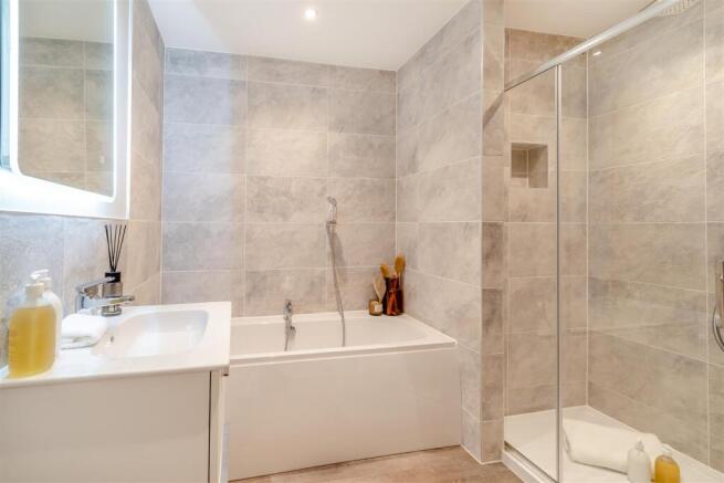 8583344-interior53.jpg