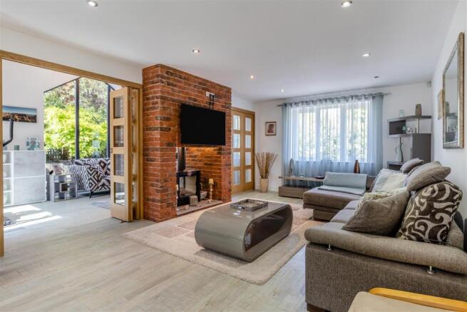 8646070-interior34.jpg