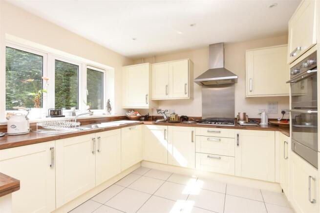 Kitchen/Breakfast Area