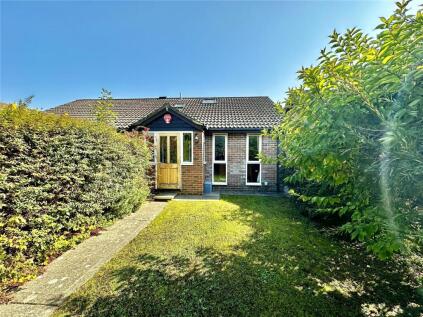 Cedar Drive, Everton, Lymington, Hampshire, SO41