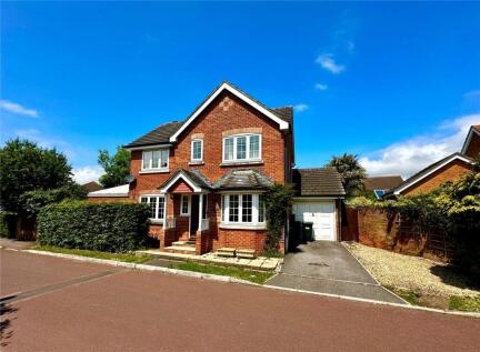 Vitre Gardens, Lymington, Hampshire, SO41