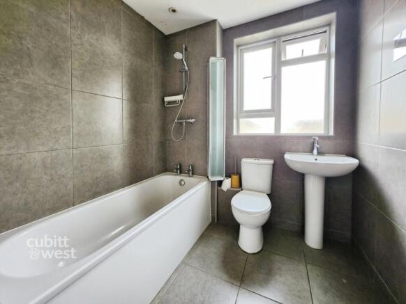 85d6b086-Bathroom