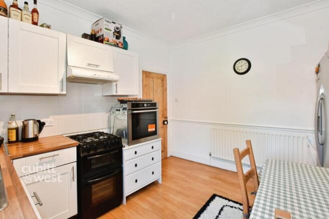 51b Gordon Avenue...