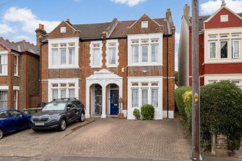 Robin Hood Lane, Sutton, SM1