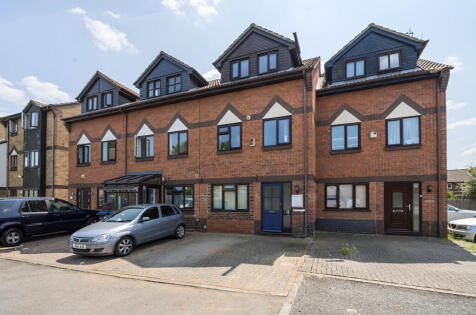 Oakmead Place, Collier's Wood Borders, CR4