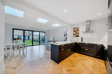 Commonside East, Mitcham, CR4