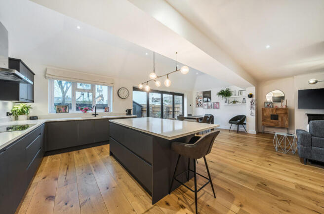 1395642-18-696116...