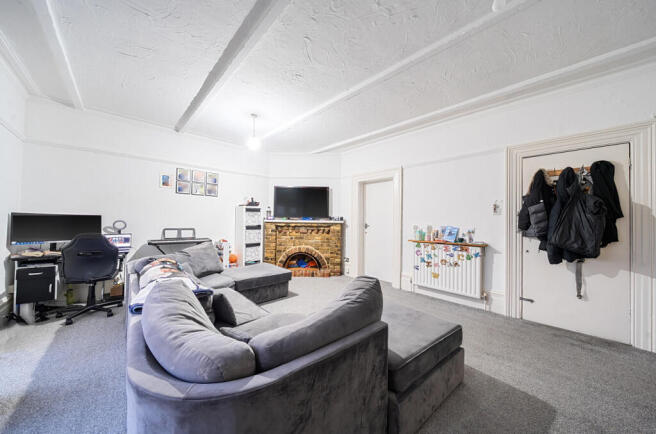 1396327-9-695fde3...