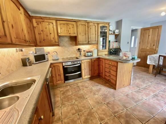 KITCHEN/DINING ROOM