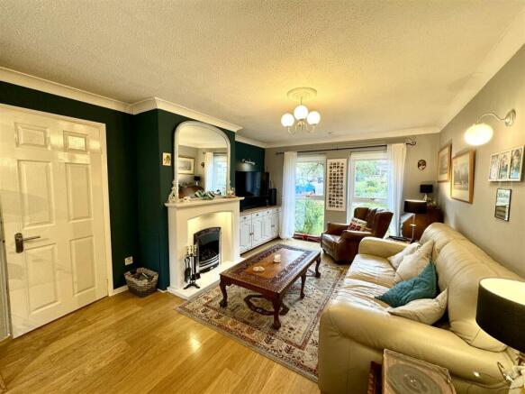 SITTING ROOM AREA