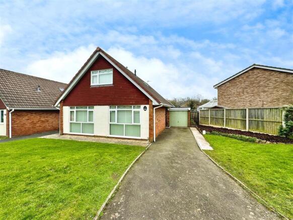 39 Castle Lea
