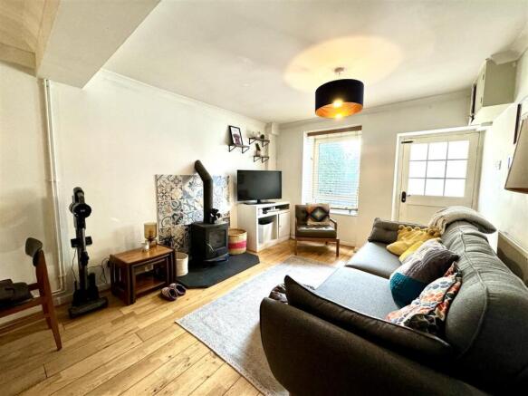 LOUNGE/DINING ROOM
