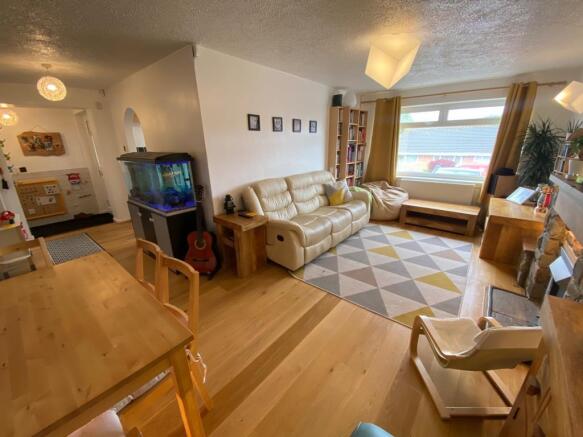 LIVING/DINING AREA