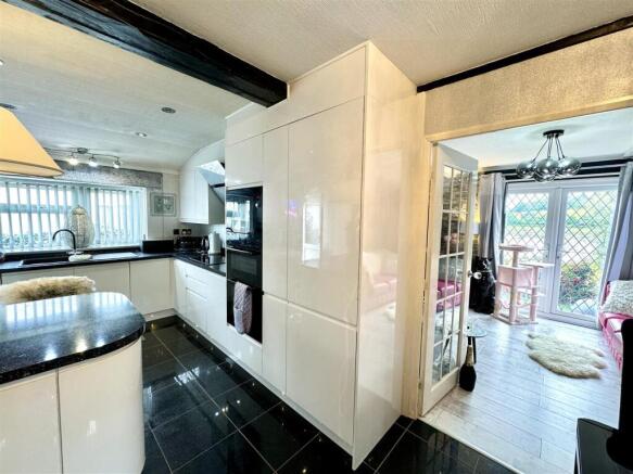 OPEN PLAN KITCHEN/DINER