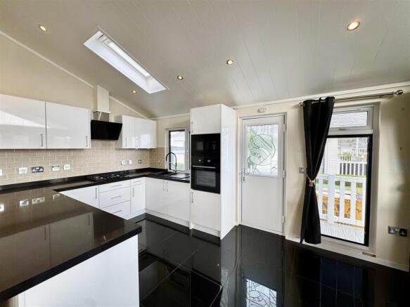 OPEN PLAN KITCHEN/LIVING/DINING ROOM