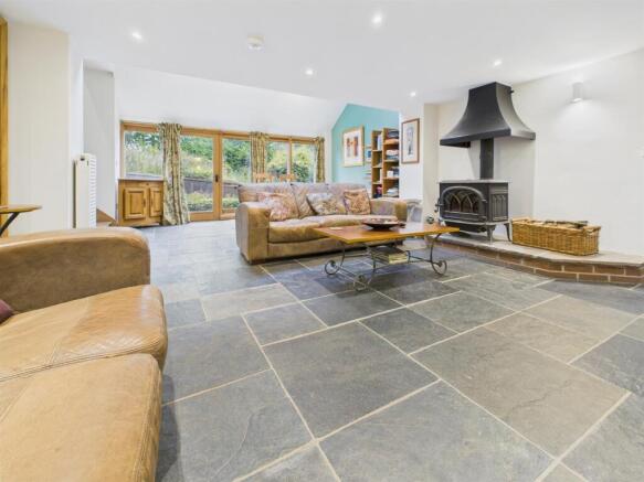 LOUNGE/DINING ROOM