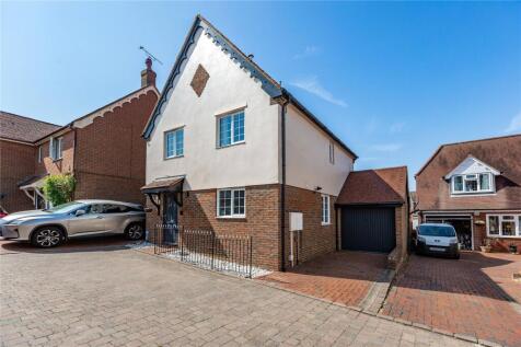 Romagne Close, Horndon-on-the-Hill, Stanford-le-Hope, Essex, SS17