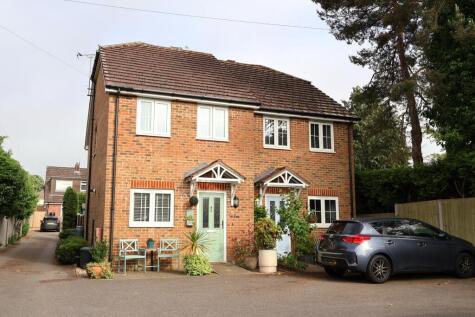 South Lane, Clanfield